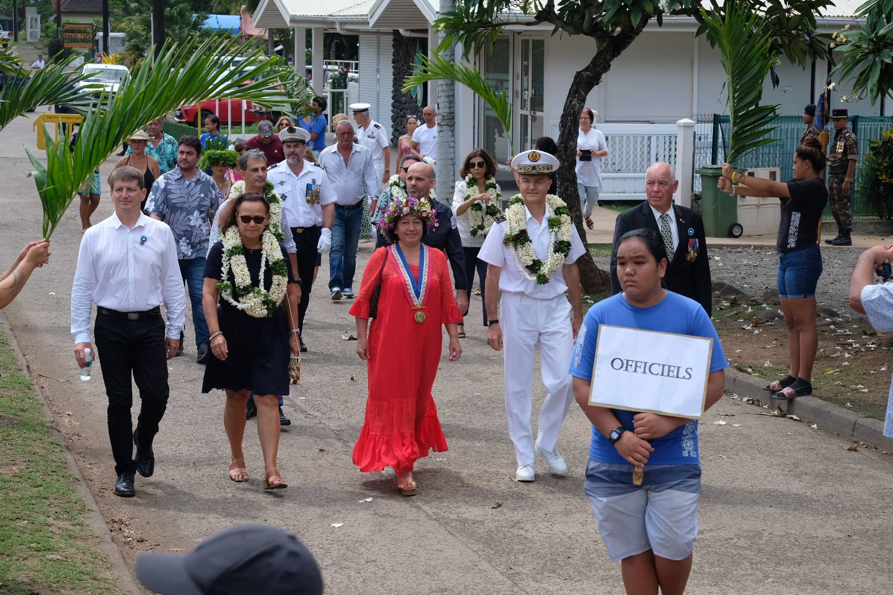 Arrivée des gardes et des officiels